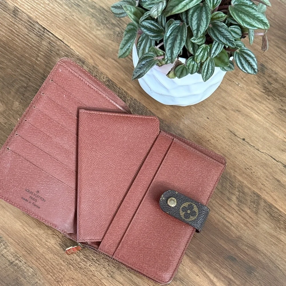 vintage Louis Vuitton Monogram Compact Zippé Wallet